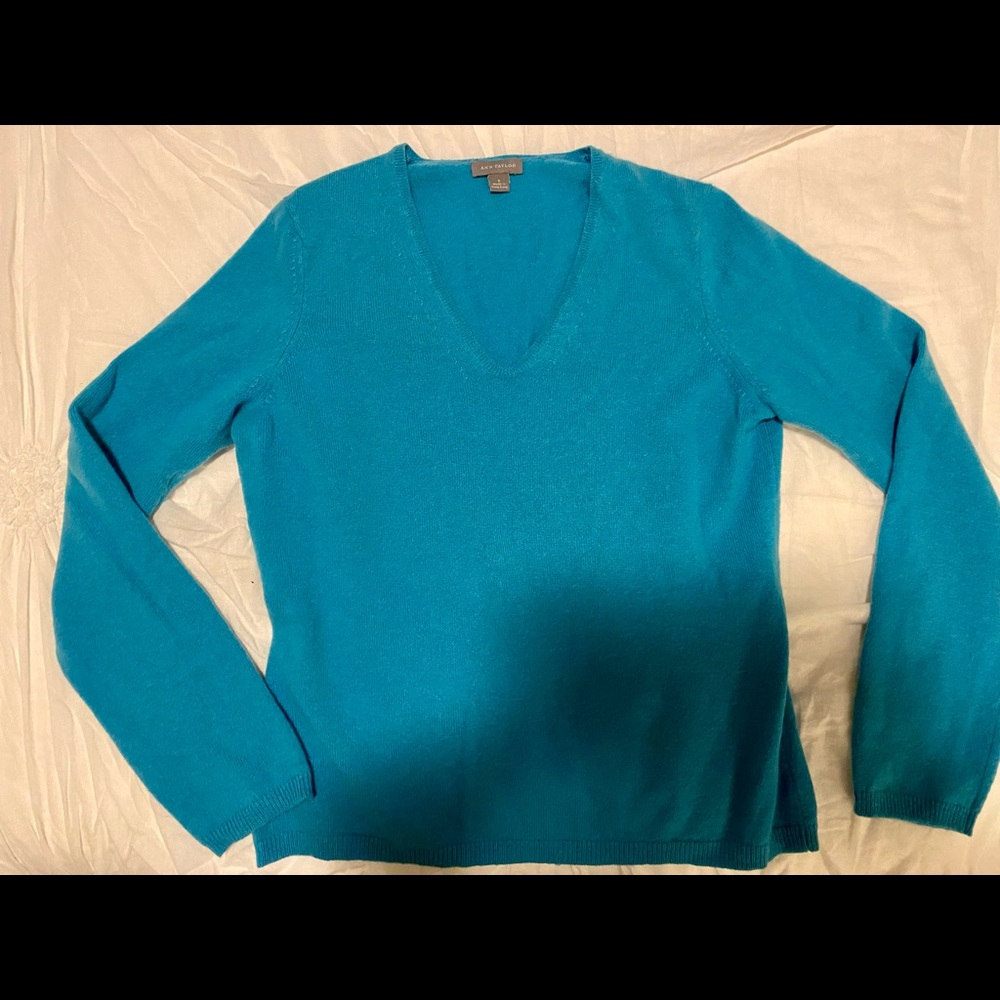Ann Taylor Size Small Turquoise 100% Cashmere V-neck